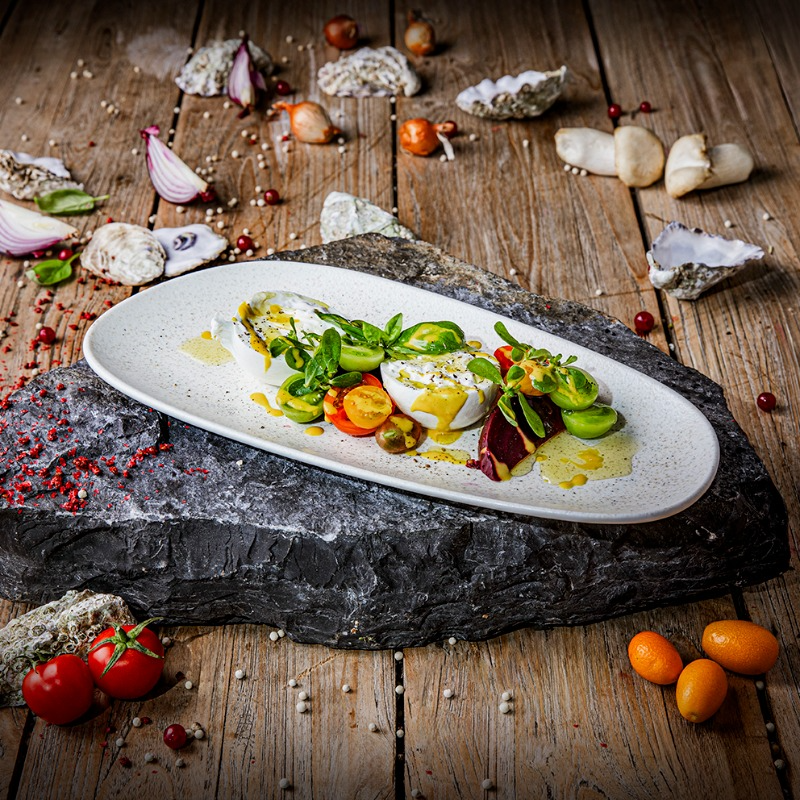 Burrata Peynirli Kırmızı Pancar Salatası