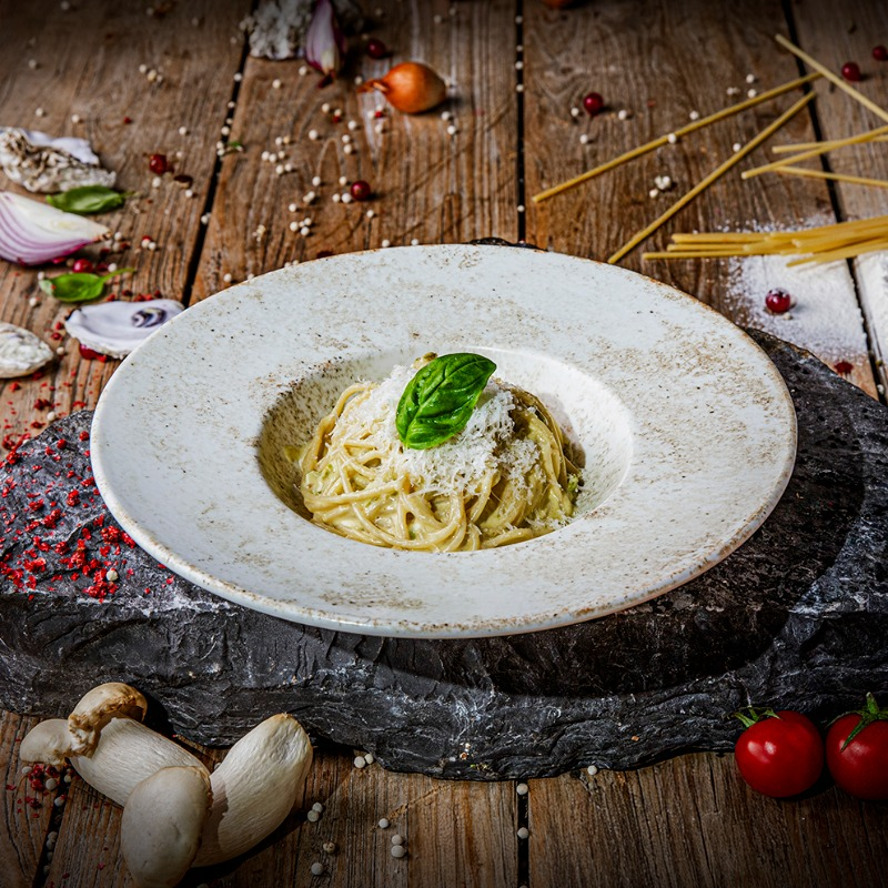 Спагетти со спаржей и трюфельным маслом